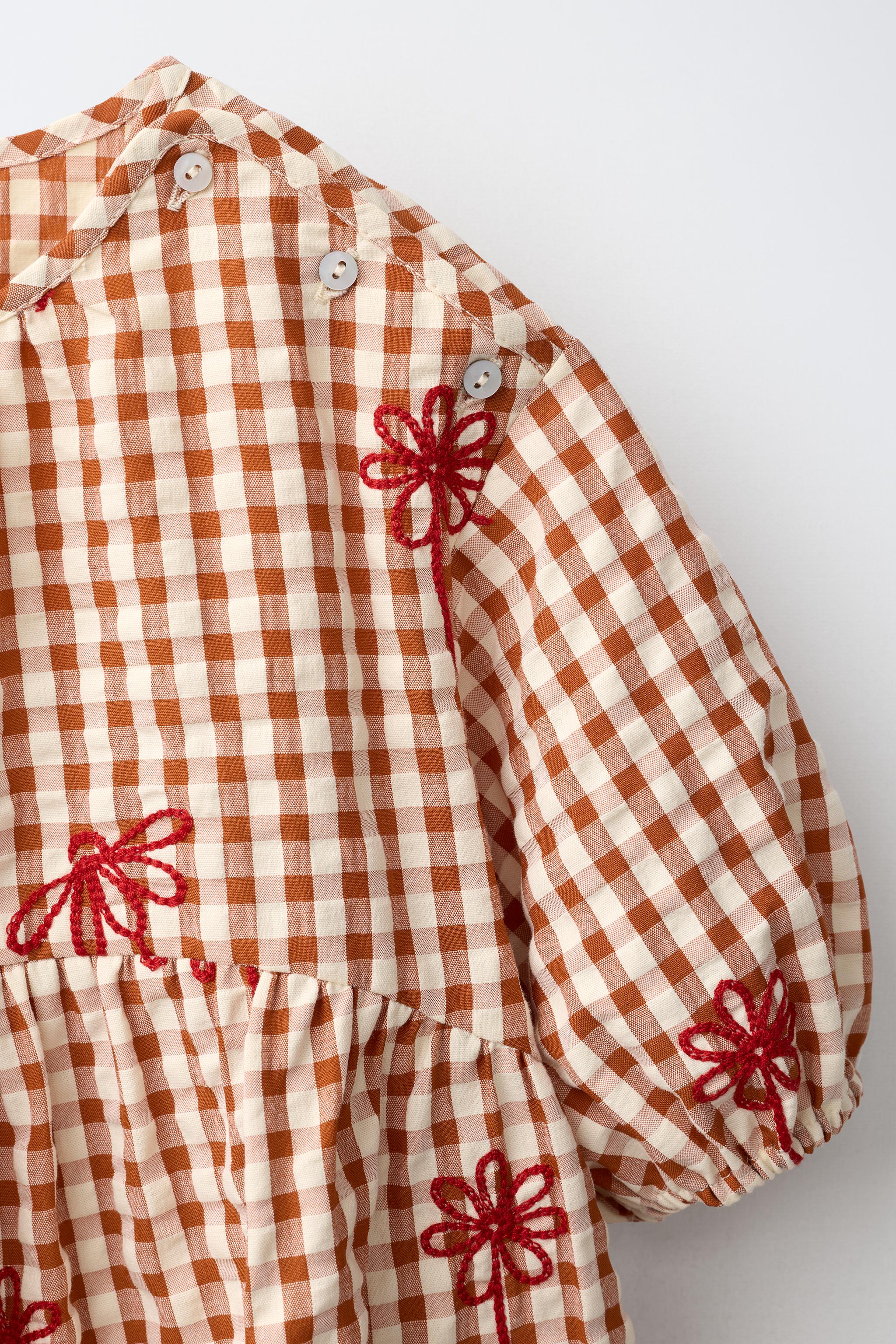 ROBE À CARREAUX ET FLEURS BRODÉES